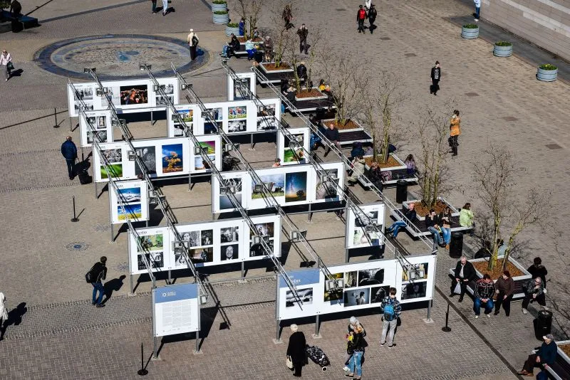 FOTO: PIE T/C “ORIGO” ATKLĀTA BRĪVDABAS LIELFORMĀTA FOTO IZSTĀDE  “GADA BALVA FOTOGRĀFIJĀ 2015”