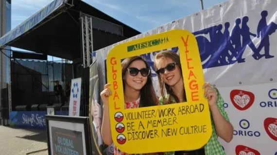 AIESEC IEPAZĪSTINA AR DAŽĀDU TAUTU TRADĪCIJĀM KULTŪRAS SVĒTKOS “GLOBAL VILLAGE”