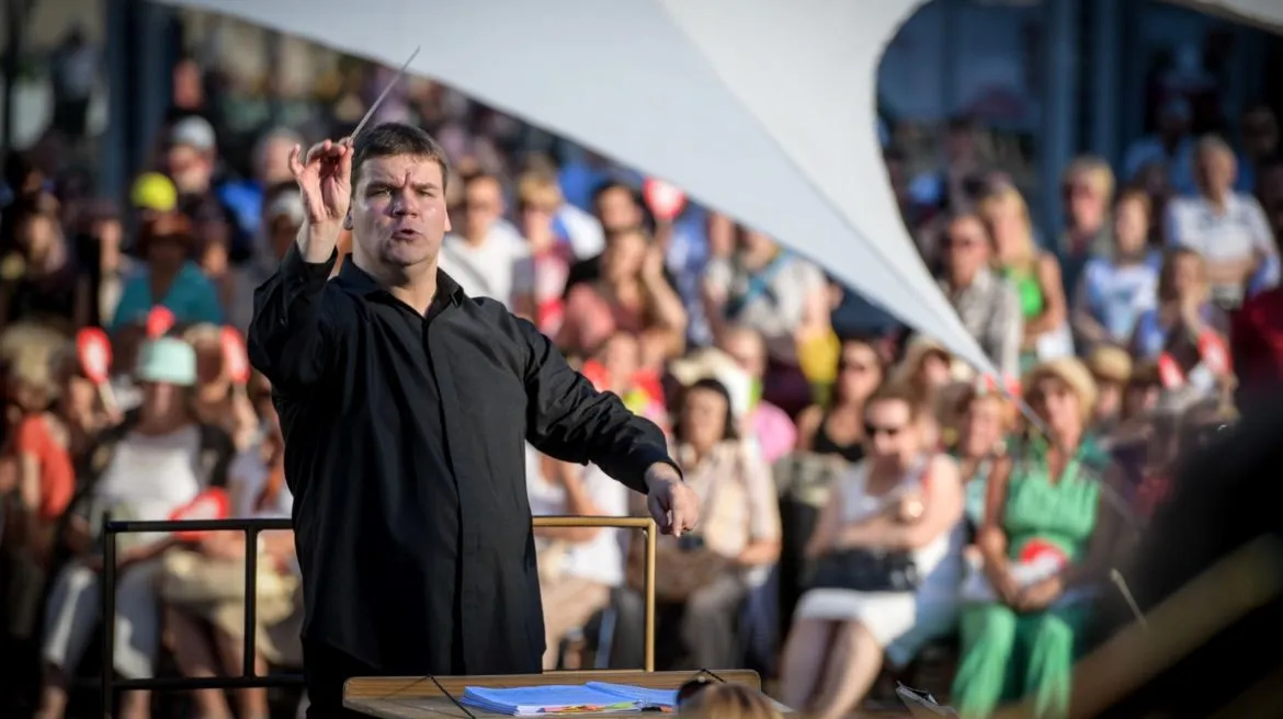 Latvijas Nacionālais simfoniskais orķestris pirmo reizi sniedza nebijuša mēroga klasiskās mūzikas koncertu “Origo” laukumā