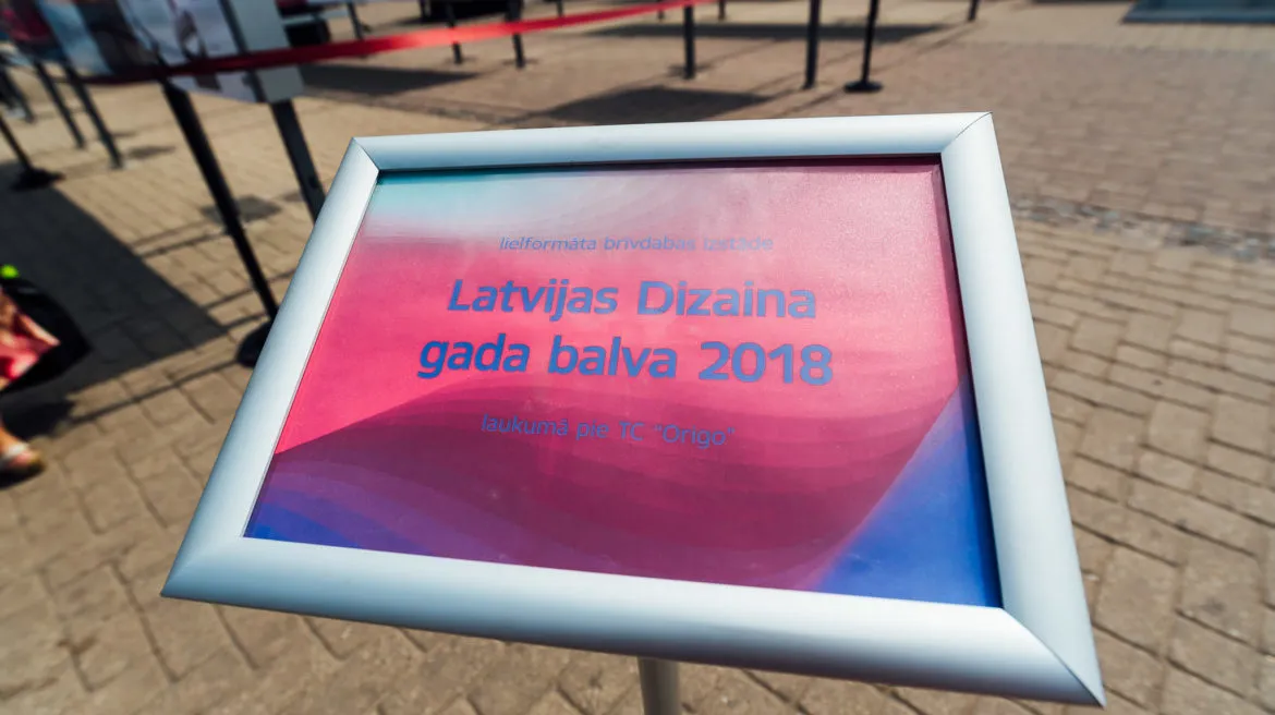 Latvijas Dizaina gada balvas darbu izstāde laukumā pie t/c Origo