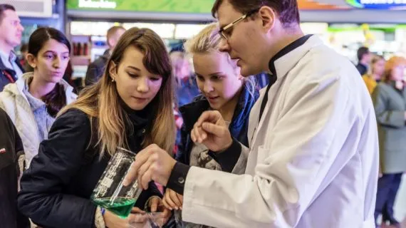 Aizraujoši eksperimenti  Zinātnieku naktī