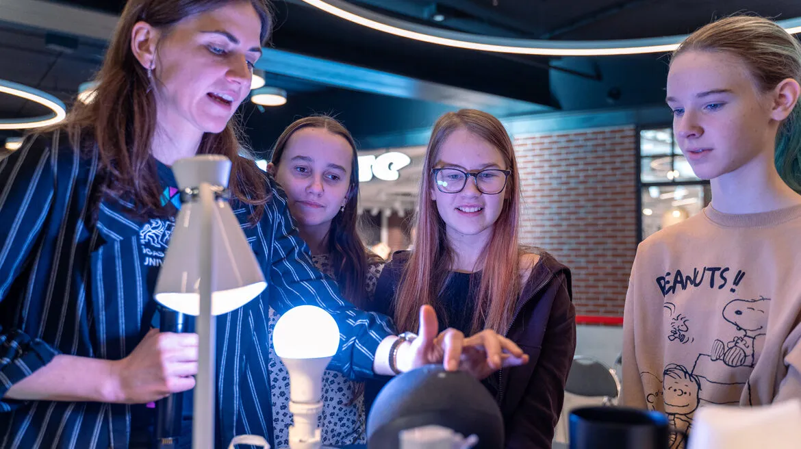 «RTU un Origo nākotnes pieturā» bērni un jaunieši aicināti aizraujošā veidā izzināt inženierzinātnes