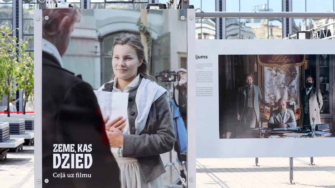 Origo Shopping Centre invites you to visit the unique large-scale open-air exhibition The Land that Sings. On the Way to the Film, which presents historical events in a fascinating way