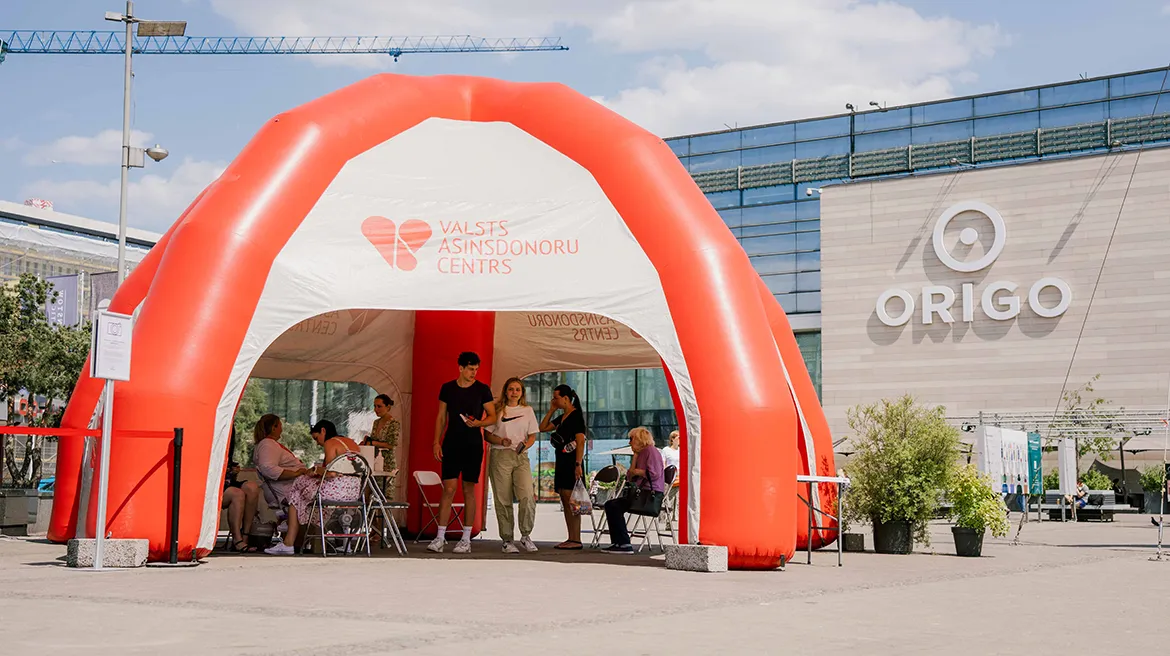 Atskats uz Pasaules asinsdonoru dienas norisi laukumā pie t/c Origo