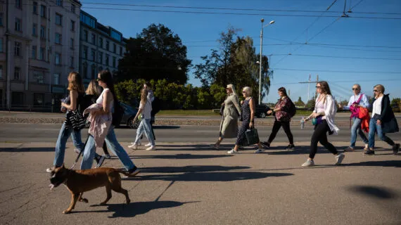 Atskats uz pilsētas pastaigu ar rudens kampaņas vēstnesi Ievu Ciprusi